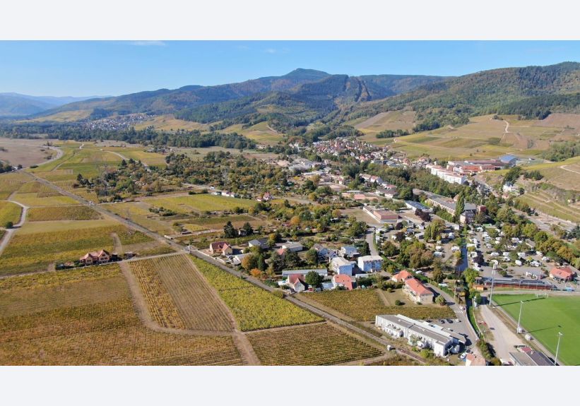 Image du modèle de maison lotissement-terre-et-developpement-terre-eternam-reconversion-friche-turckheim-haut-rhin-drone (2)