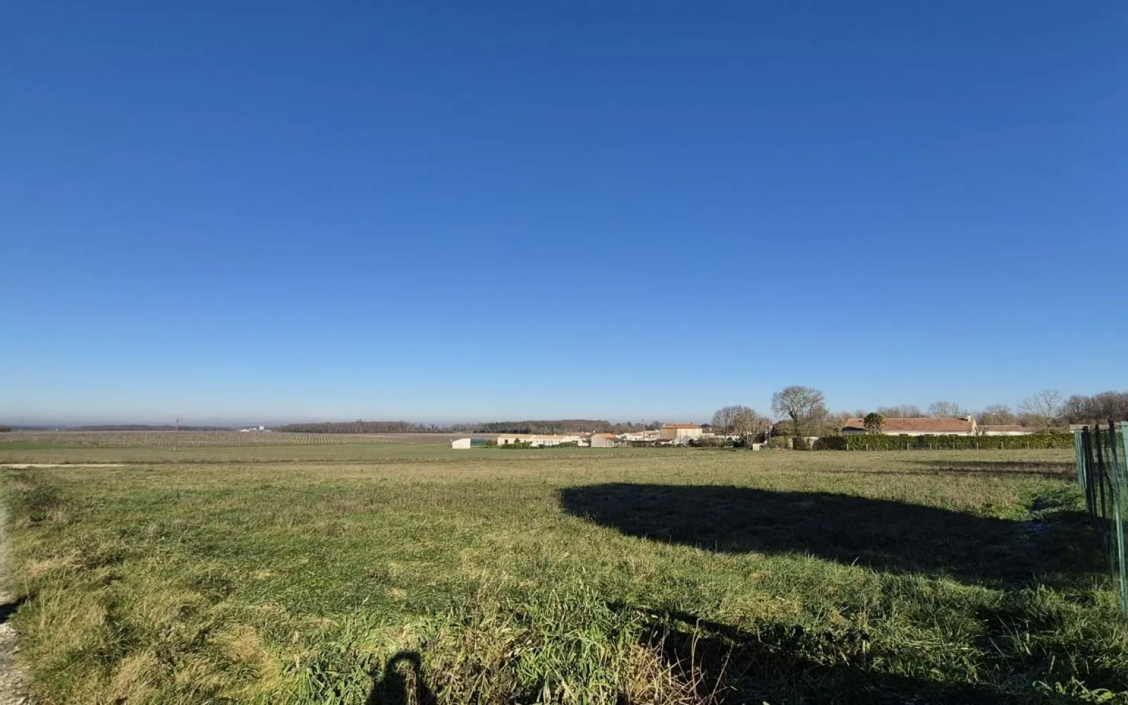 Terrain à bâtir de 396 m2 au prix de 56900 € à GREZAC. à Grézac — photo 1