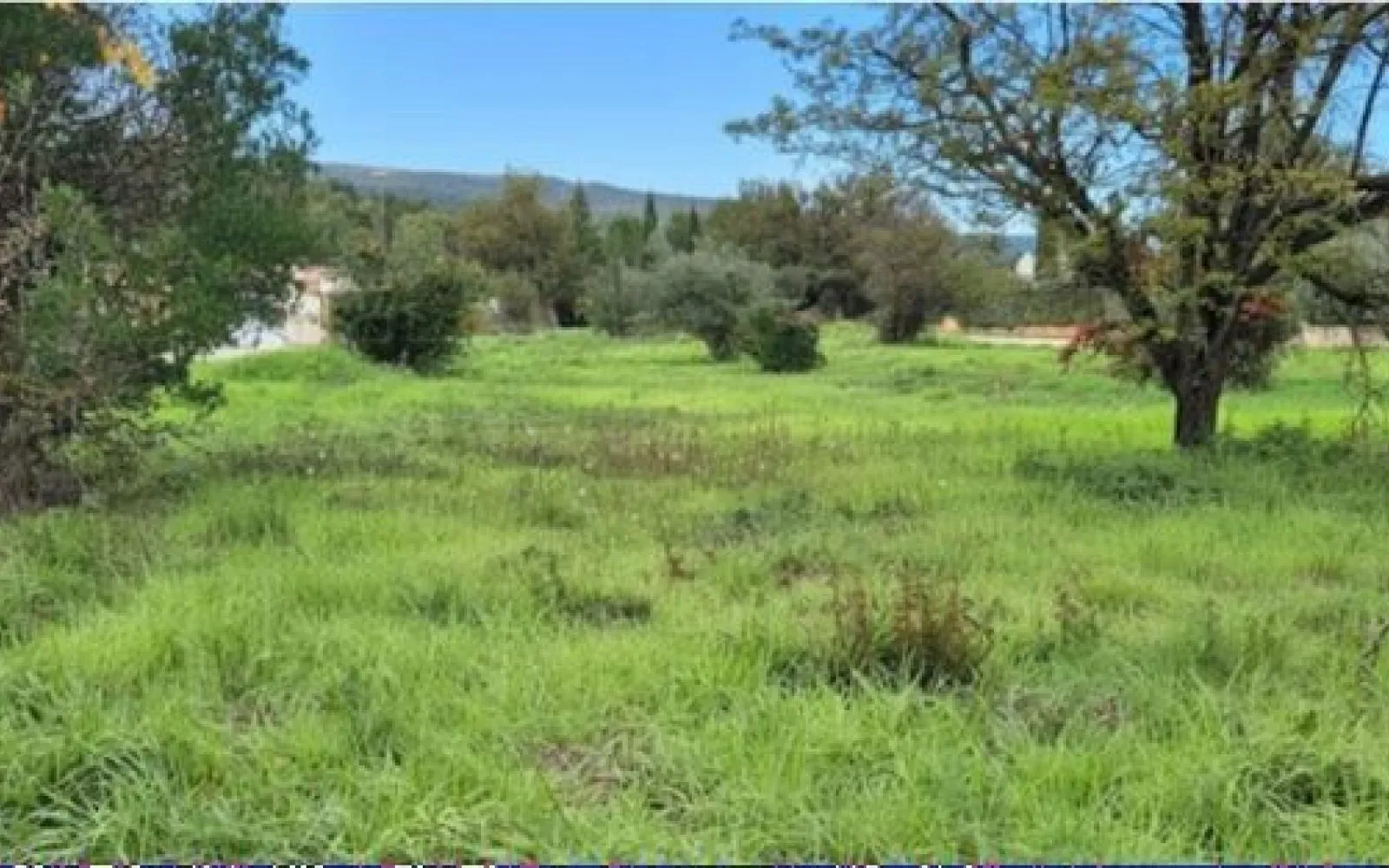 Terrain à bâtir de 3158 m² à GAREOULT (83) à Garéoult — photo 1