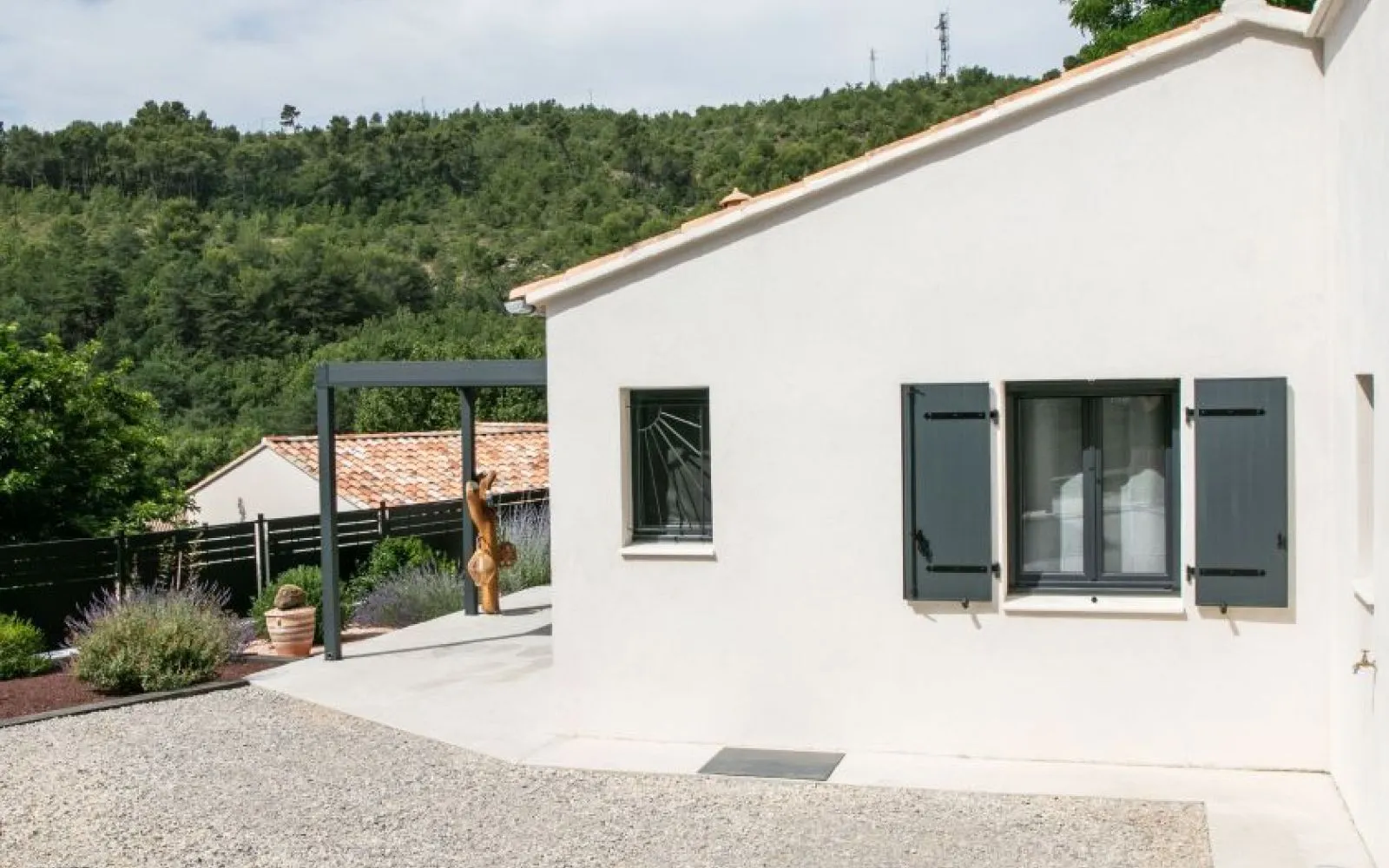 Maison plain-pied 3 chambres avec grand séjour et garage à Pélissanne — photo 4