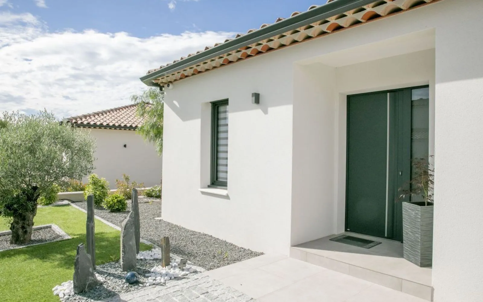 Découvrez cette maison de plain-pied avec son architecture en L de 115m². à La Bastidonne — photo 5