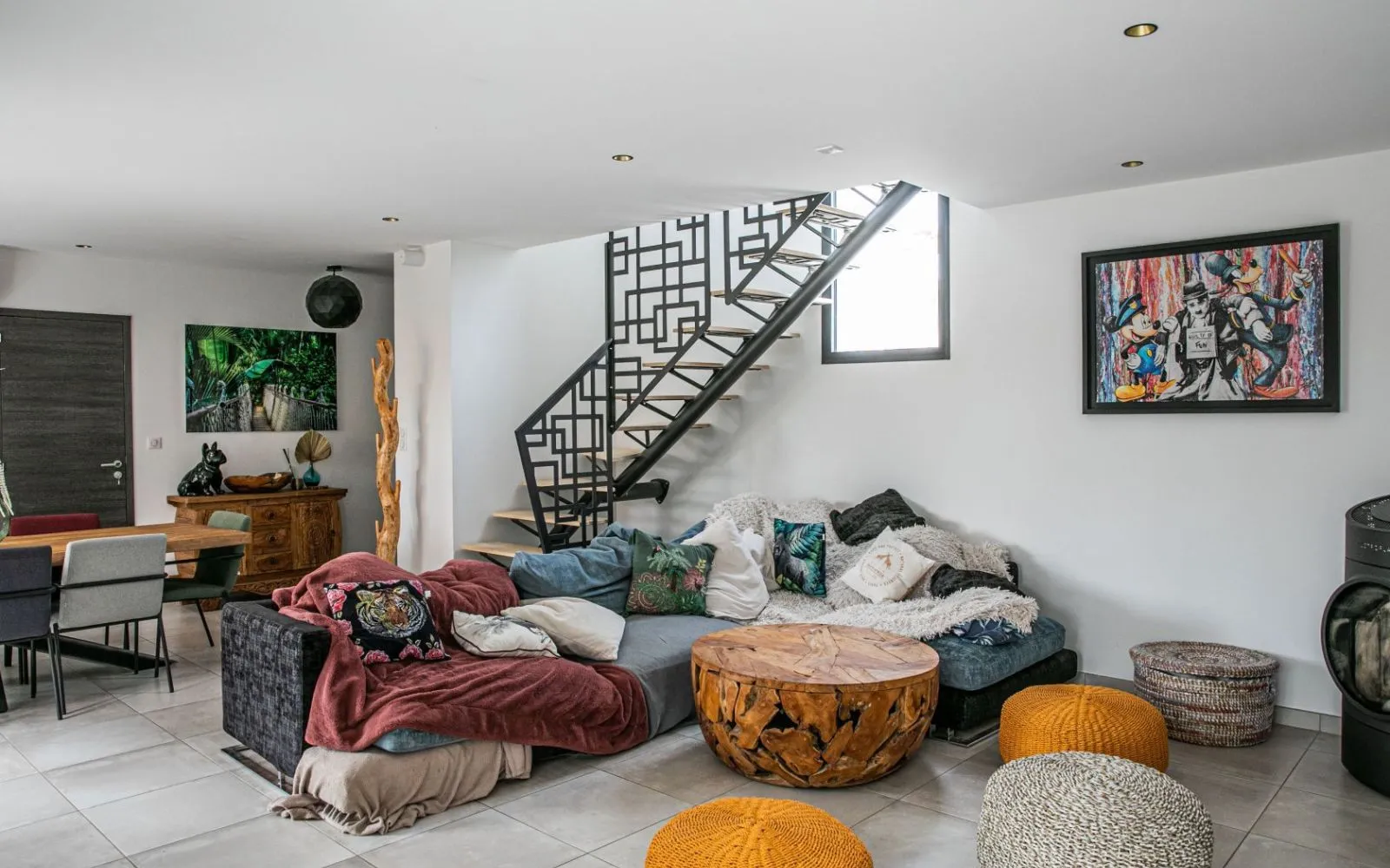 Dans un quartier résidentiel prisé, cette maison contemporaine à demi-étage séduit par son architecture élégante, ses volumes généreux et sa luminosité exceptionnelle. à Cucuron — photo 7