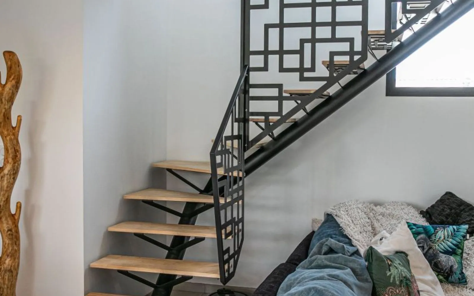 Dans un quartier résidentiel prisé, cette maison contemporaine à demi-étage séduit par son architecture élégante, ses volumes généreux et sa luminosité exceptionnelle. à Cucuron — photo 11