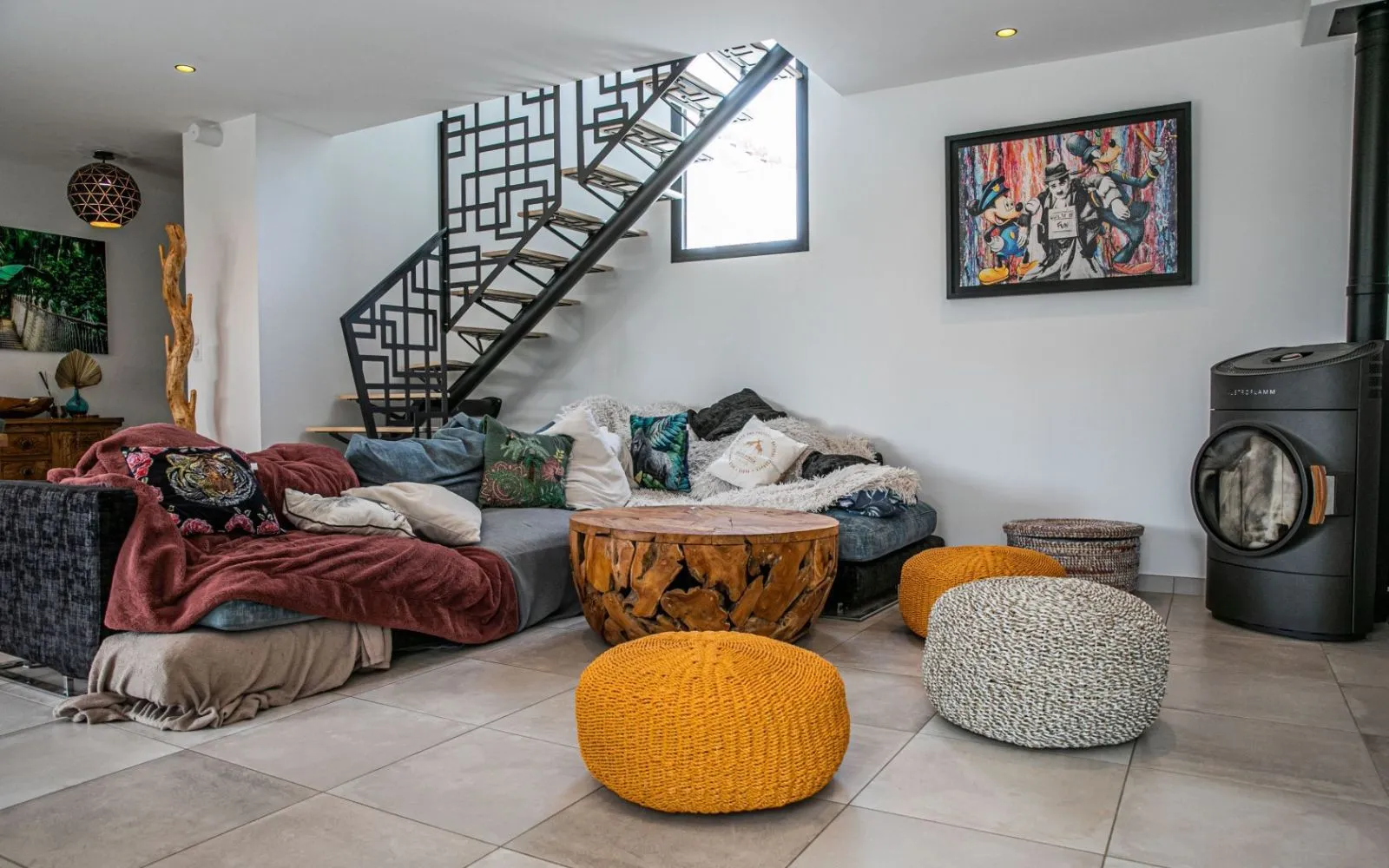 Dans un quartier résidentiel prisé, cette maison contemporaine à demi-étage séduit par son architecture élégante, ses volumes généreux et sa luminosité exceptionnelle. à Cucuron — photo 12