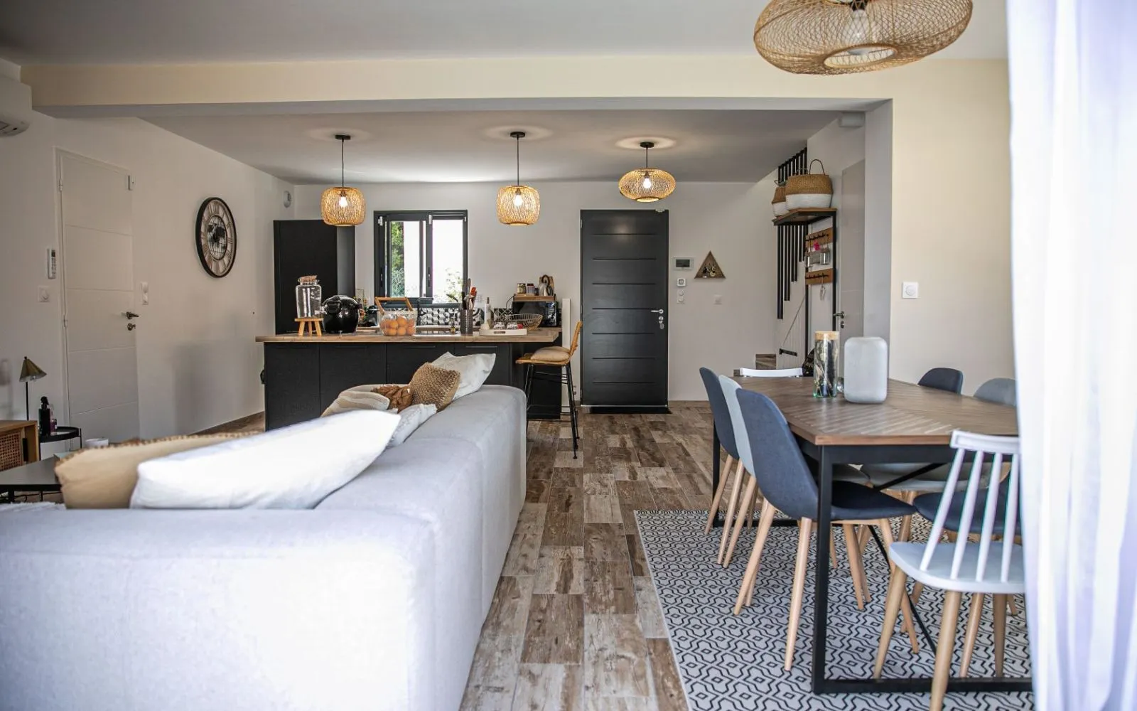 Élégance, confort et prestations premium Découvrez cette maison contemporaine de 105 m², implantée sur un terrain bien exposé dans un quartier résidentiel calme et recherché. à Gémenos — photo 12