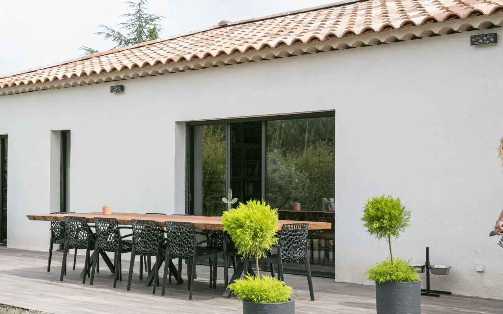 Située dans un environnement calme et résidentiel, cette maison de plain-pied offre un cadre de vie confortable et parfaitement adapté au quotidien. à Mérindol — photo 4