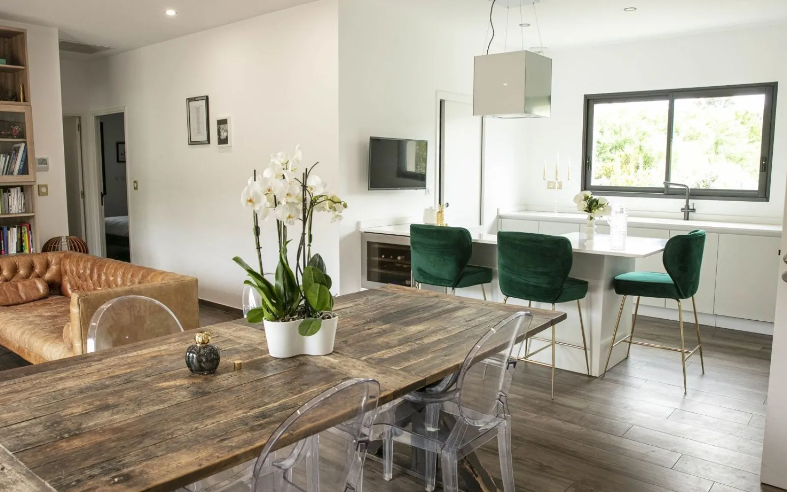 Située dans un environnement calme et résidentiel, cette maison de plain-pied offre un cadre de vie confortable et parfaitement adapté au quotidien. à Mérindol — photo 6