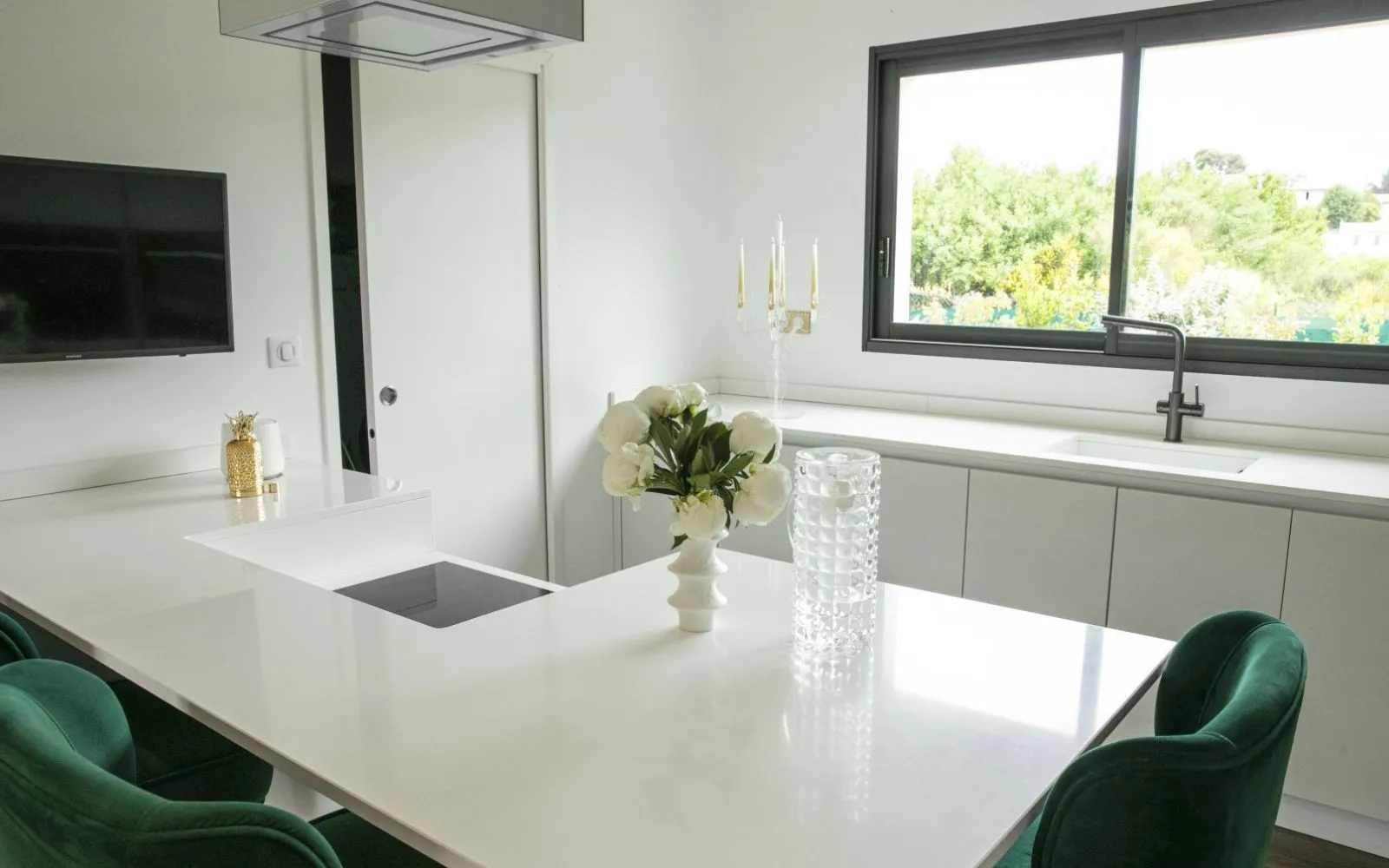 Située dans un environnement calme et résidentiel, cette maison de plain-pied offre un cadre de vie confortable et parfaitement adapté au quotidien. à Mérindol — photo 7