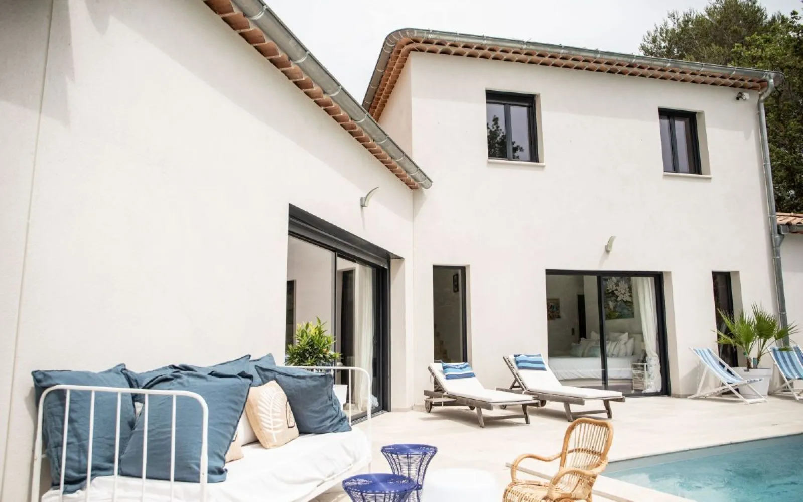 Vaste maison contemporaine – Jardin sans vis-à-vis, suite parentale et DPE A à La Bastidonne — photo 1