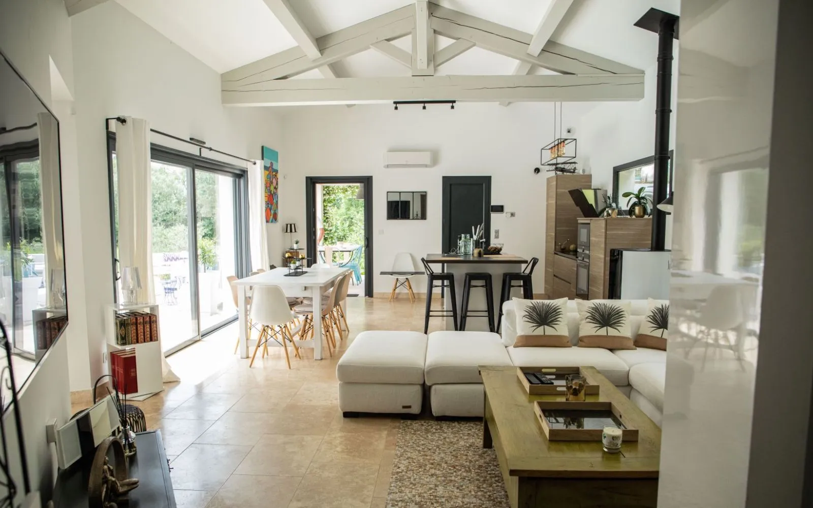 Vaste maison contemporaine – Jardin sans vis-à-vis, suite parentale et DPE A à La Bastidonne — photo 4