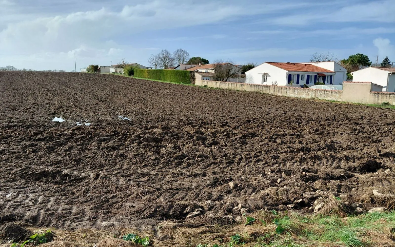 Terrain à bâtir de 400 m² à LOIRE-LES-MARAIS (17) à Loire-les-Marais — photo 1
