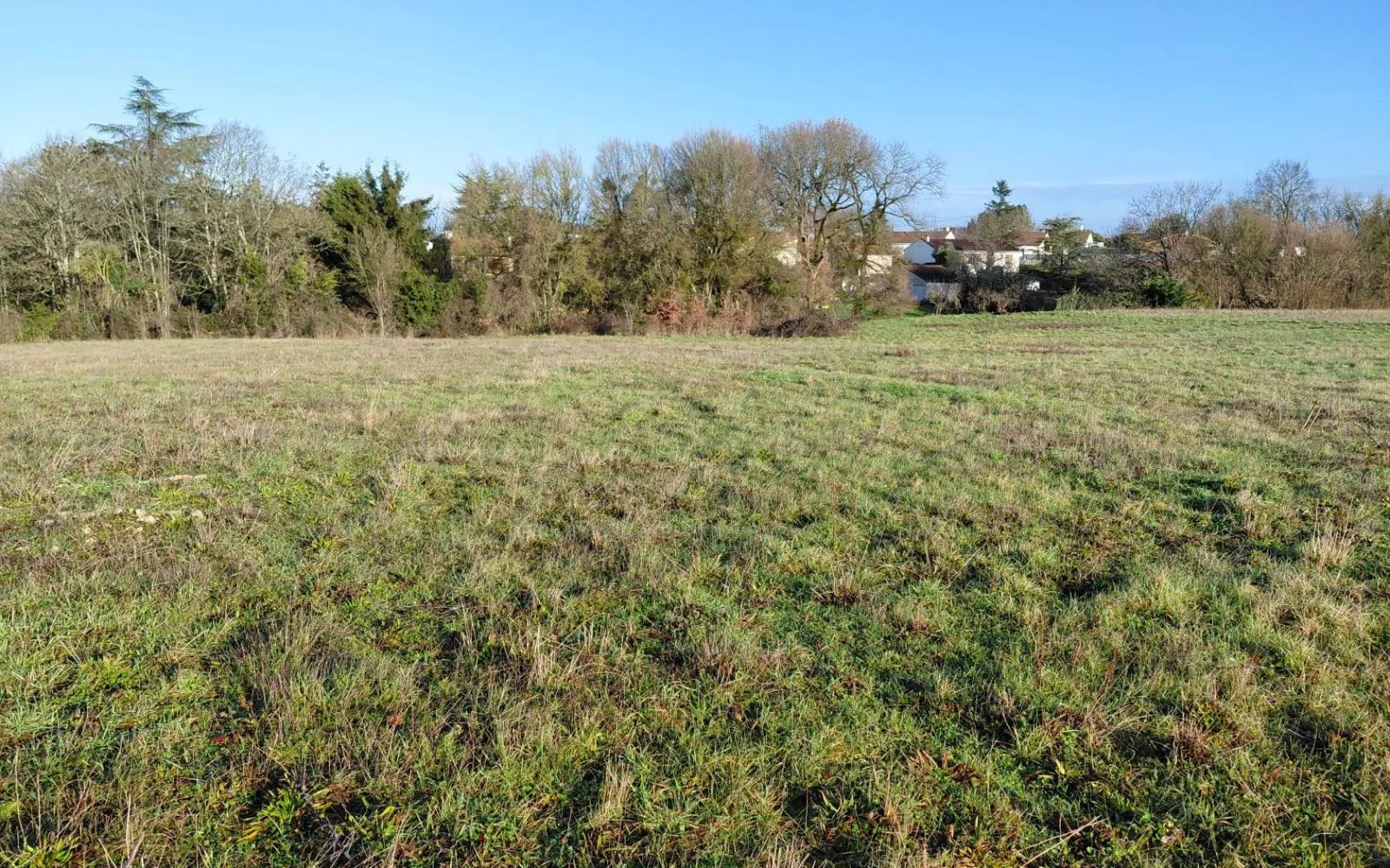 Terrain à bâtir de 372 m² à PONT-L'ABBE-D'ARNOULT (17) à Pont-l'Abbé-d'Arnoult — photo 1