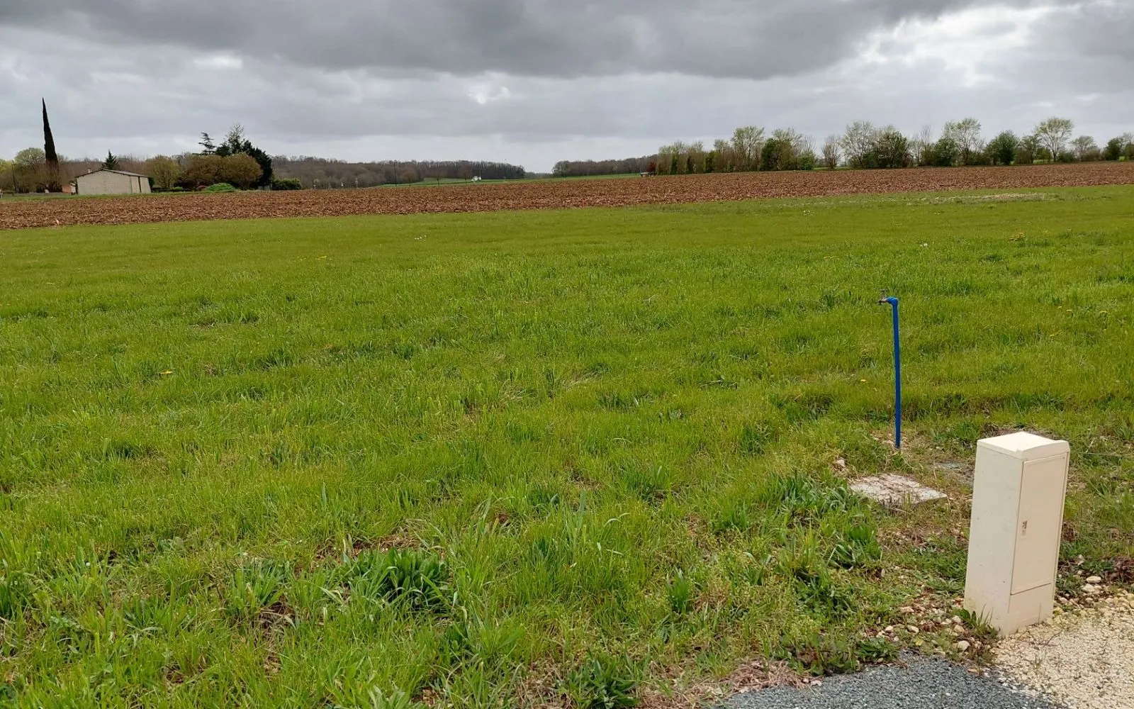Terrain à bâtir de 675 m² à BIGNAY (17) à Bignay — photo 1