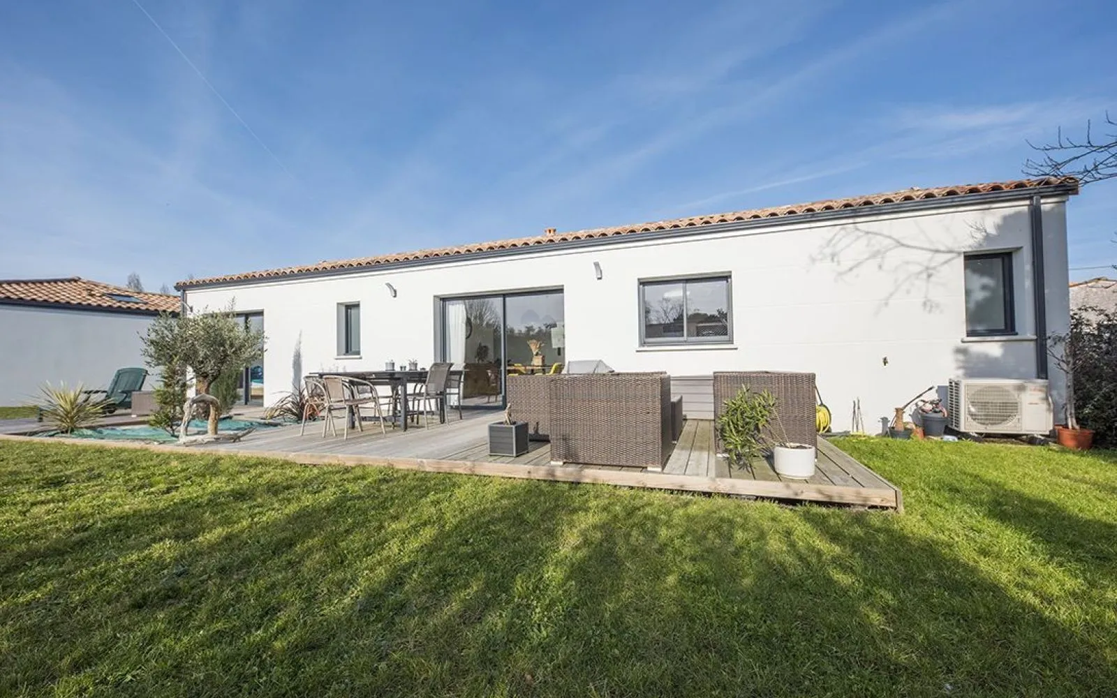 Projet de construction d'une maison 90 m² avec terrain à LES ESSARDS (17) à Essards — photo 1