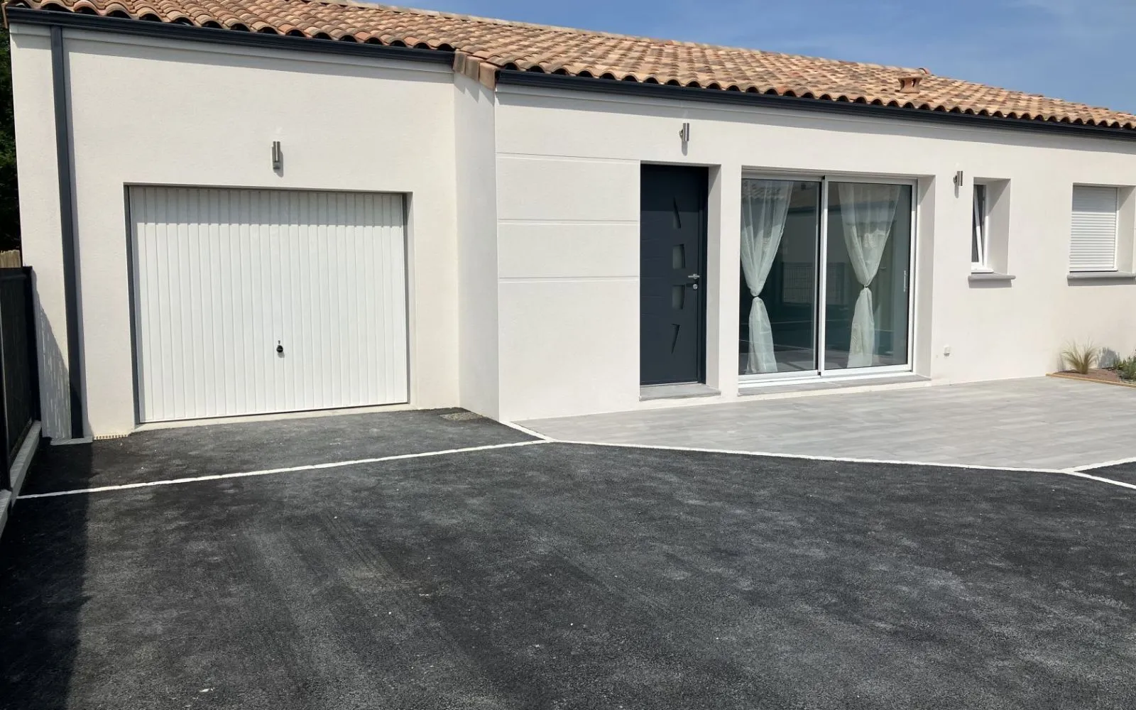 Projet de construction d'une maison 80 m² avec terrain à LE CHAY (17) à Le Chay — photo 1