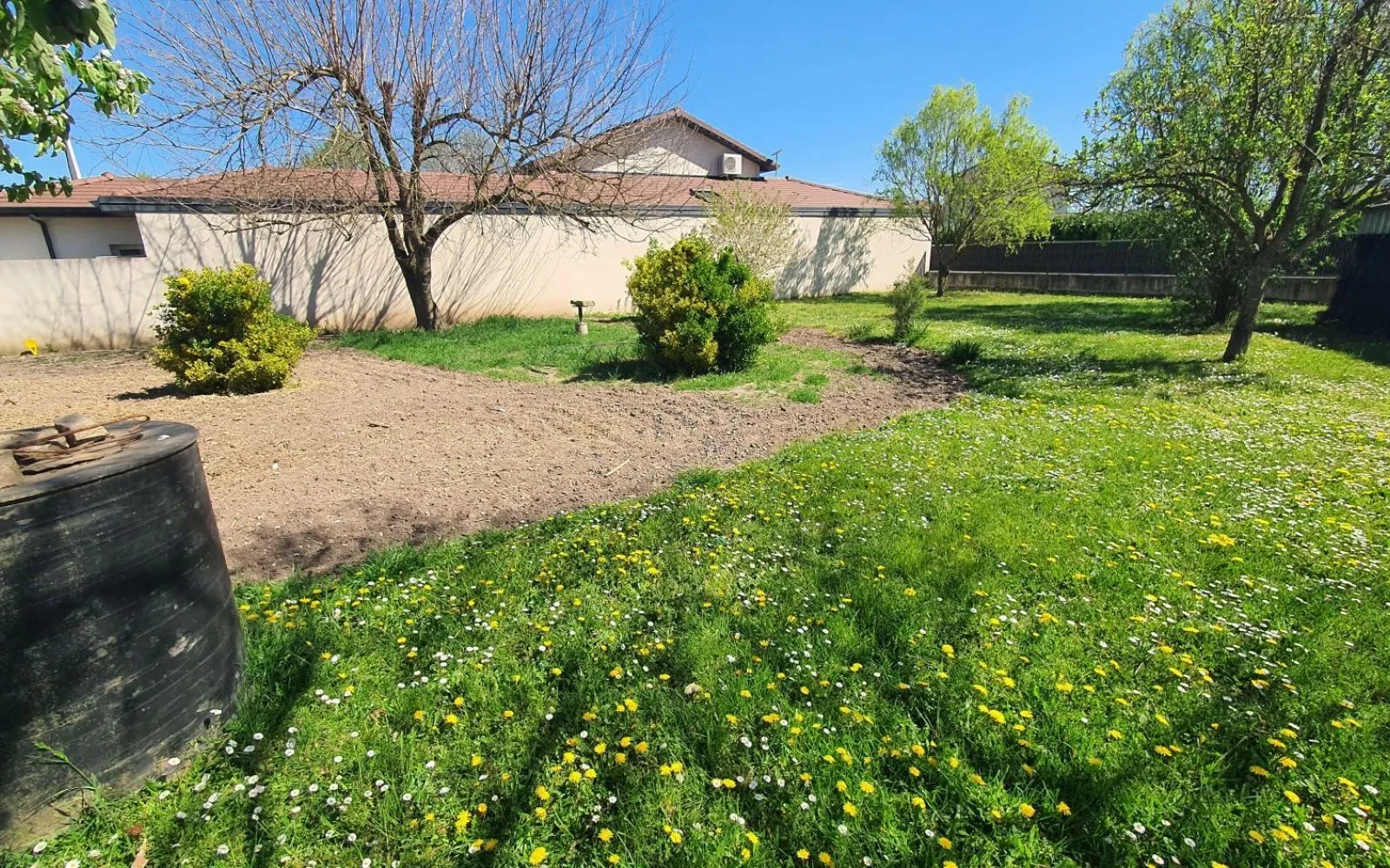 Terrain à bâtir de 523 m² à VILLEMOIRIEU (38) à Villemoirieu — photo 1