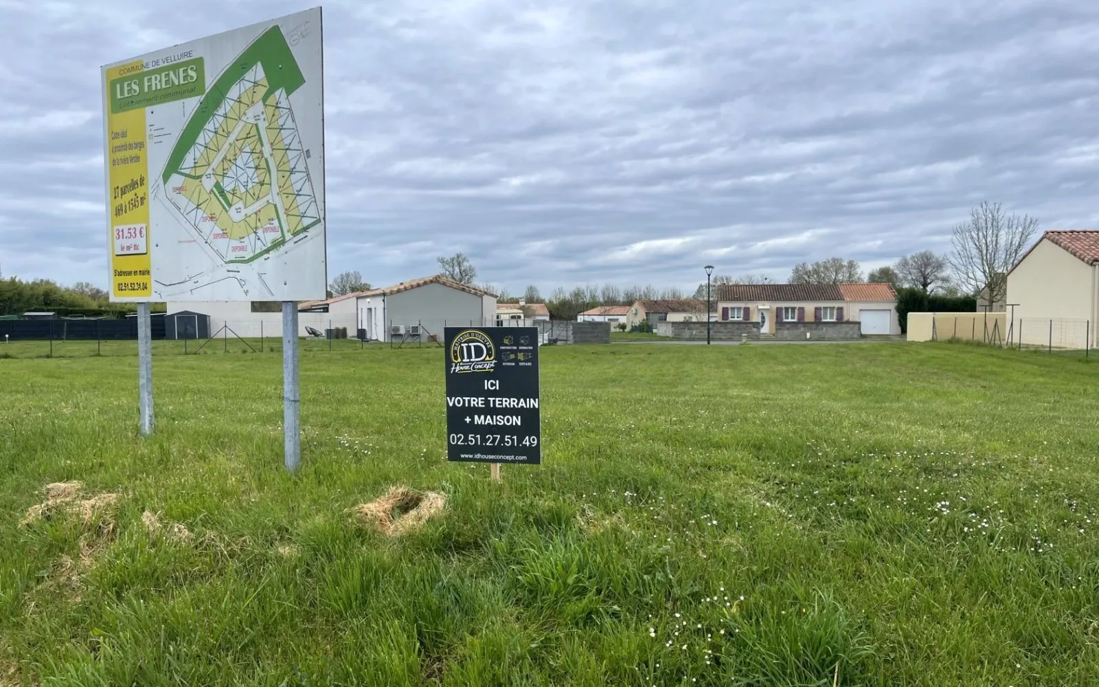 Terrain à bâtir de 550 m² à VELLUIRE (85) à Velluire — photo 1