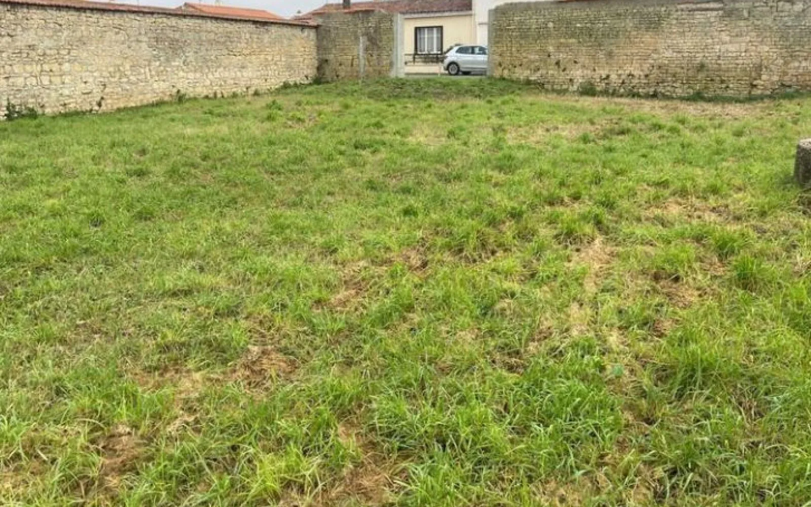 Terrain à bâtir de 550 m² à LUCON (85) à Luçon — photo 1