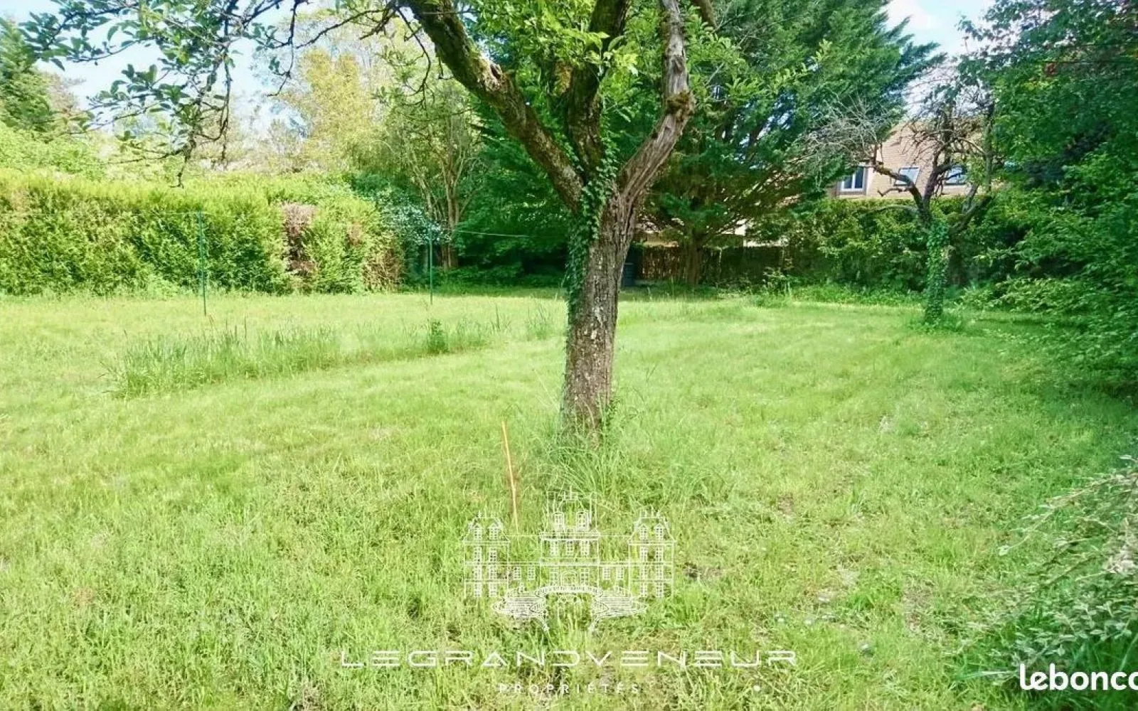 Terrain à bâtir de 500 m² à FONTAINEBLEAU (77) à Fontainebleau — photo 1
