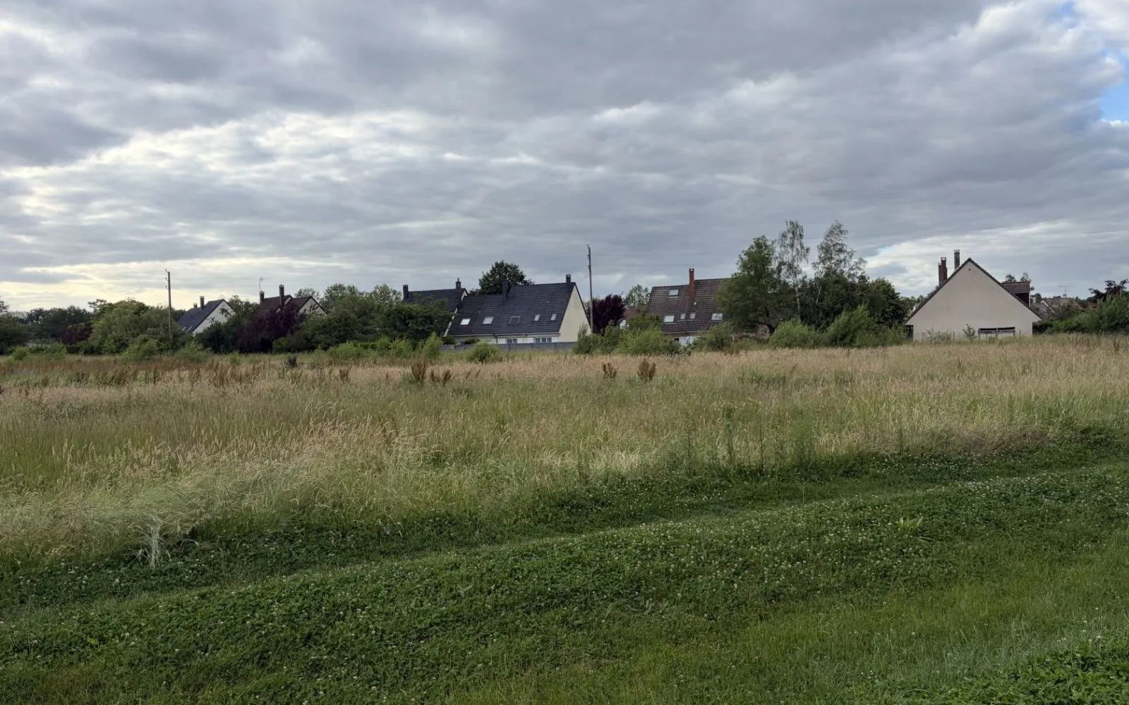 Terrain à bâtir de 351 m² à LES ESSARTS-LE-ROI (78) à Essarts-le-Roi — photo 2