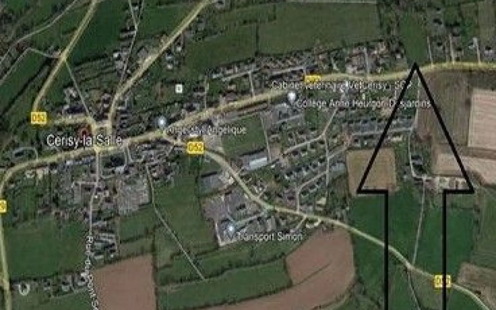 Terrain à bâtir de 800 m² à CERISY-LA-SALLE (50) à Cerisy-la-Salle — photo 1