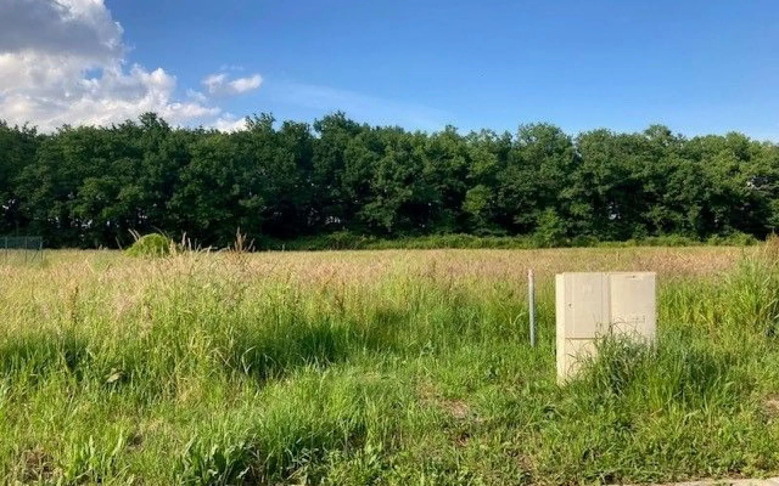 Terrain à bâtir de 678 m² à CAZERES-SUR-L'ADOUR (40) à Cazères-sur-l'Adour — photo 1