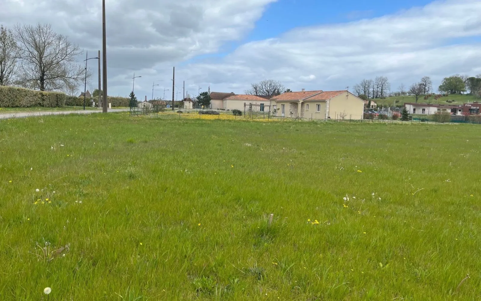 Terrain à bâtir de 900 m² à RIBAGNAC (24) à Ribagnac — photo 1