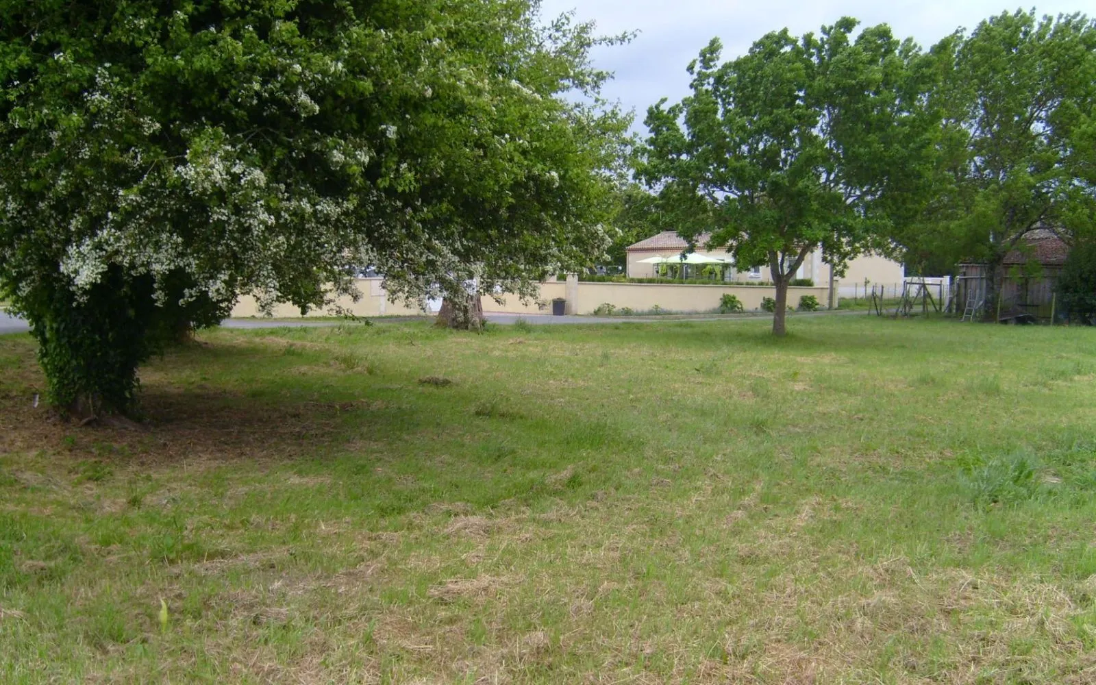 Terrain à bâtir de 1700 m² à LOUCHATS (33) à Louchats — photo 1