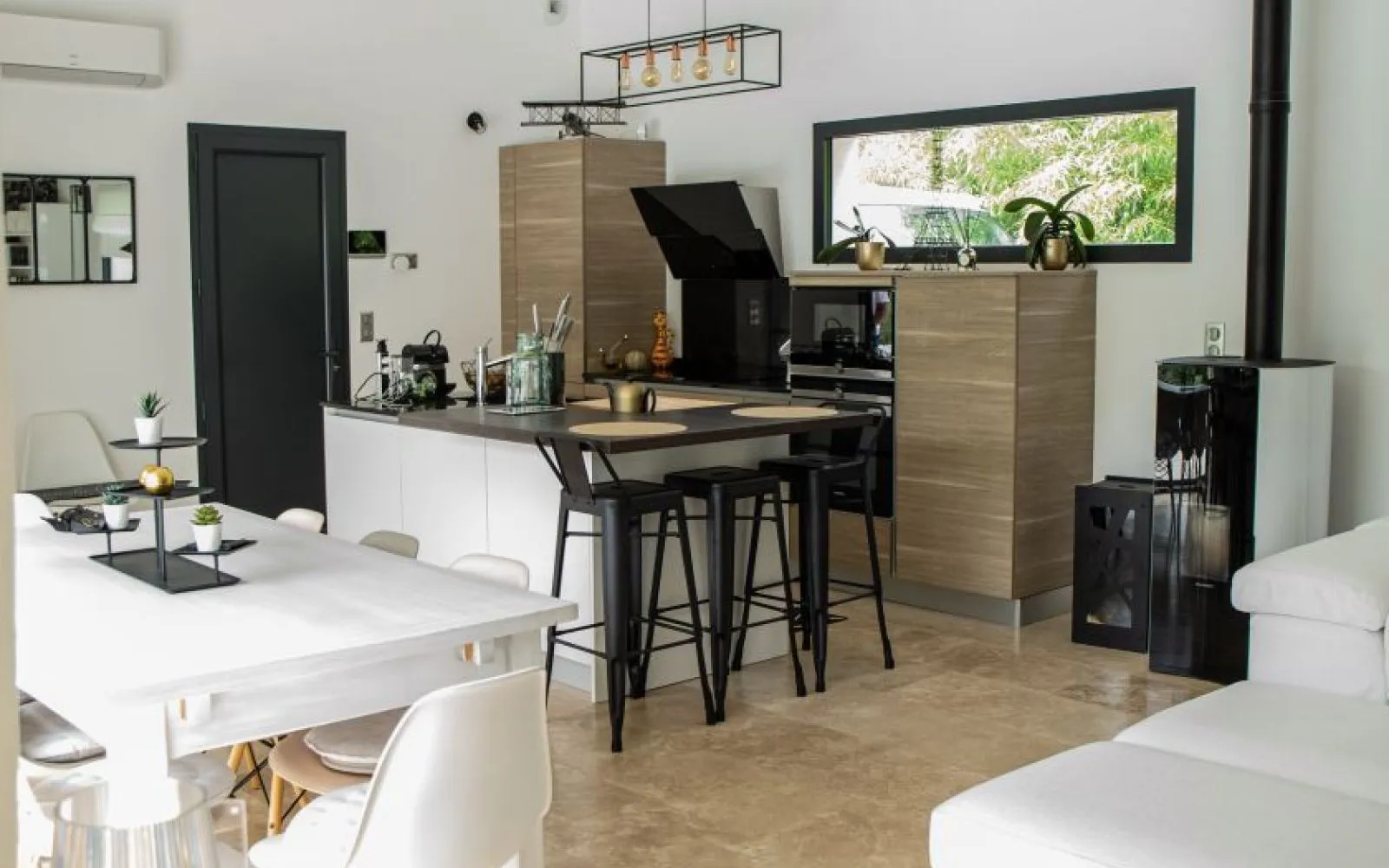 Maison contemporaine avec suite en RDC – DPE A, panneaux solaires et garage intégré à Goult — photo 7