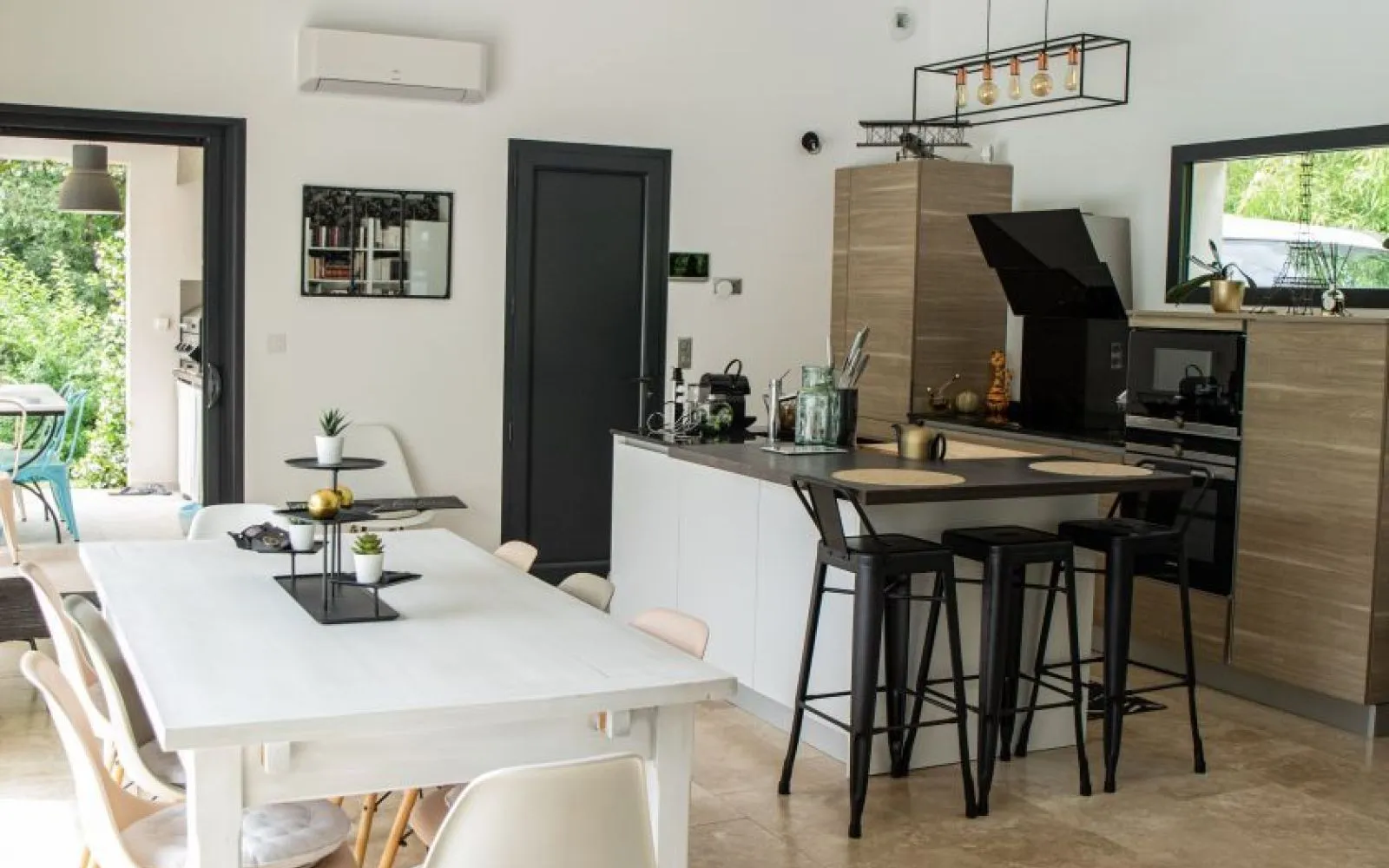Maison contemporaine avec suite en RDC – DPE A, panneaux solaires et garage intégré à Goult — photo 8