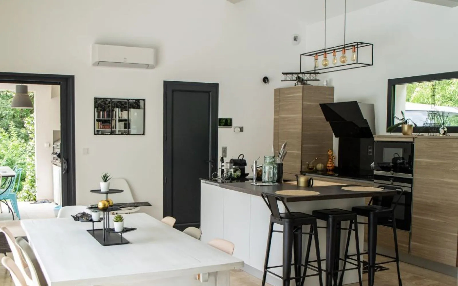 Maison contemporaine avec suite en RDC – DPE A, panneaux solaires et garage intégré à Goult — photo 9