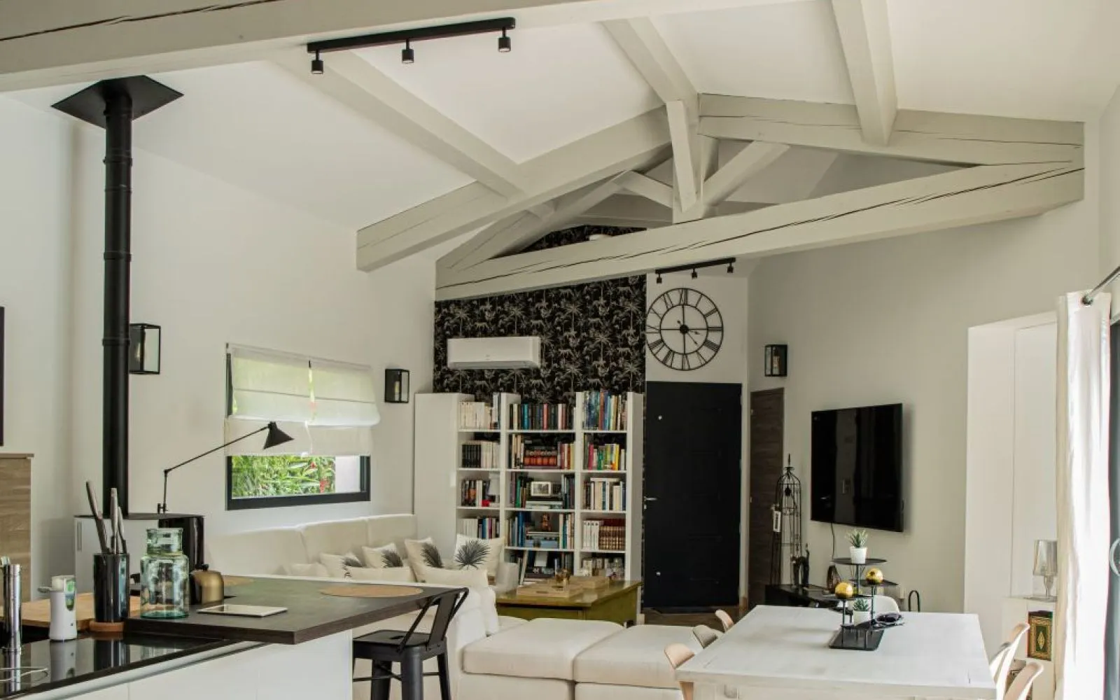 Maison contemporaine avec suite en RDC – DPE A, panneaux solaires et garage intégré à Goult — photo 17