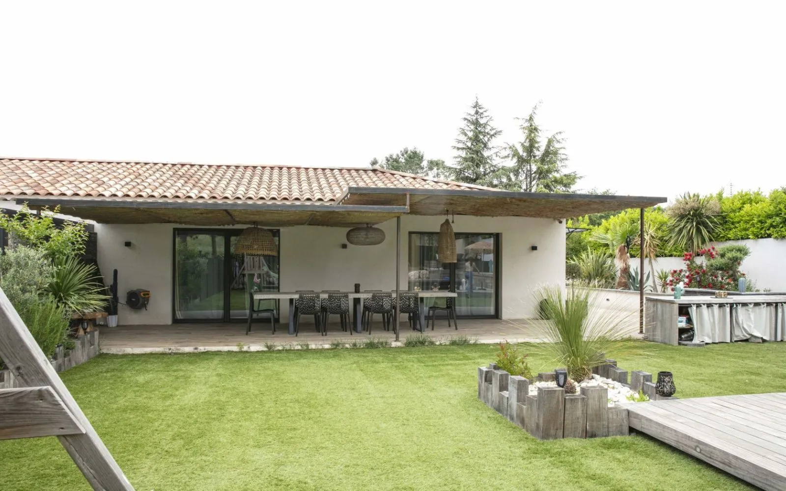 Maison neuve de plain-pied – 3 chambres – DPE A Cette maison de plain-pied à l'architecture régionale et en classe énergétique A saura vous séduire par son agencement fonctionnel et ses prestations de qualité à Apt — photo 1