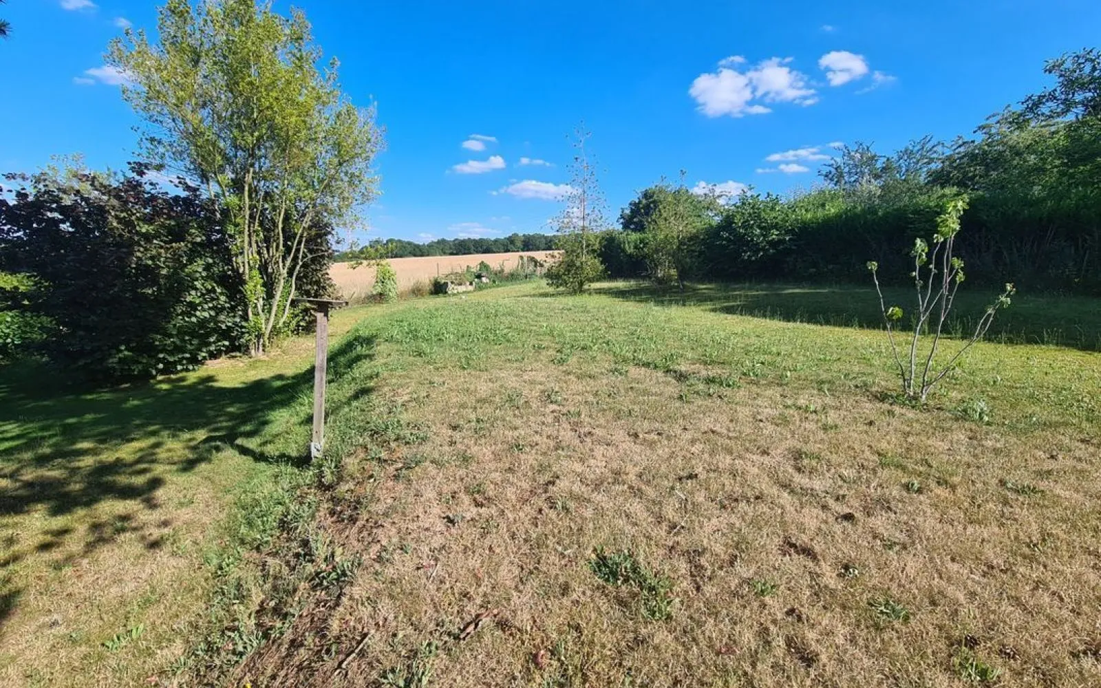 Terrain à bâtir de 820 m² à MEREVILLE (91) à Méréville — photo 1