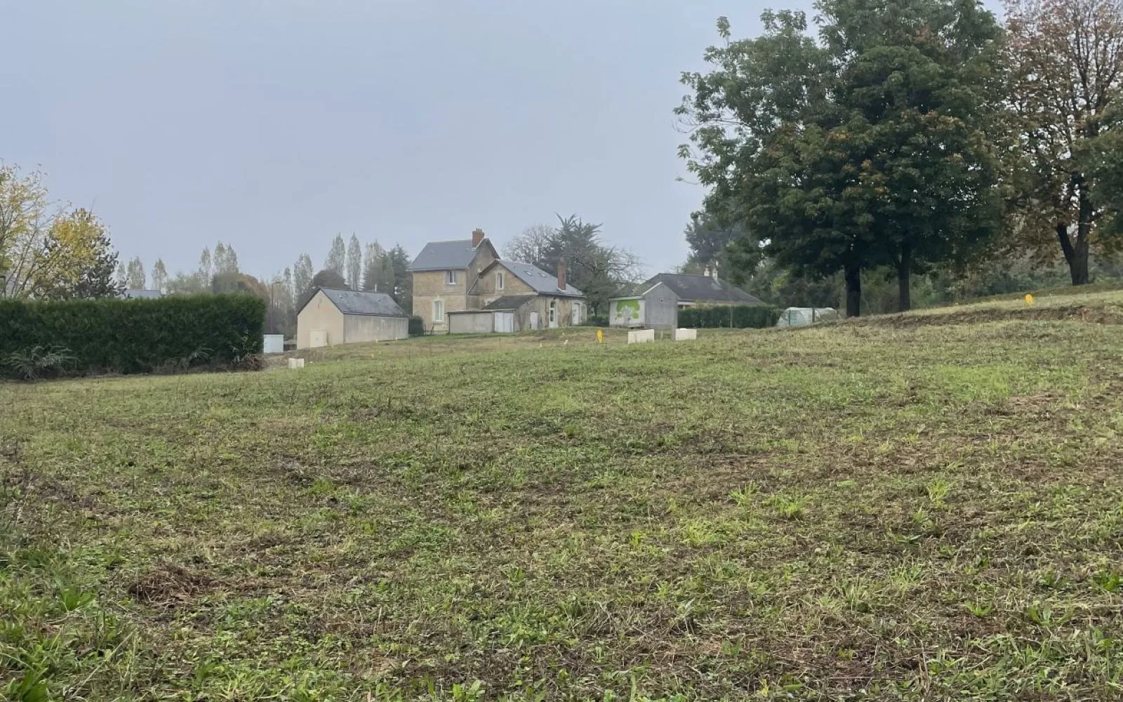 Terrain à bâtir de 420 m² à LEZIGNE (49) à Lézigné — photo 1