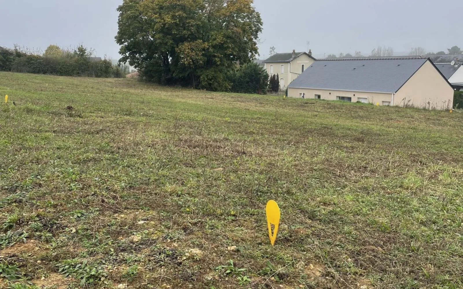 Terrain à bâtir de 646 m² à LEZIGNE (49) à Lézigné — photo 1