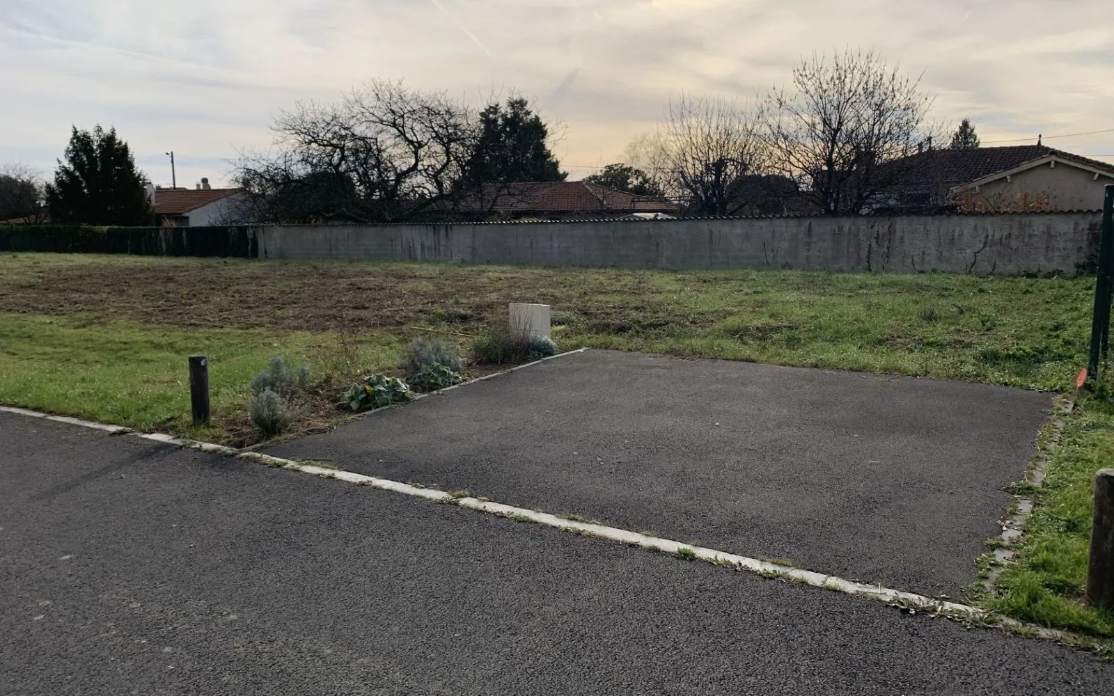 Terrain à bâtir de 412 m2 au prix de 47800 € à CHATEAUBERNARD (16) à Châteaubernard — photo 1