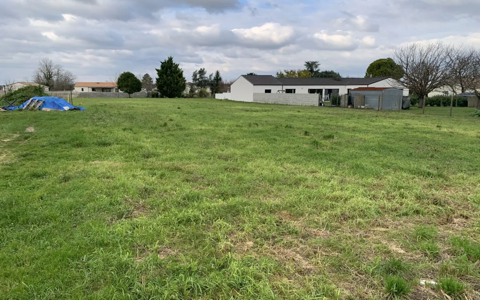 Terrain à bâtir de 1033 m2 au prix de 32500 € à ROUFFIAC (17) à Rouffiac — photo 1