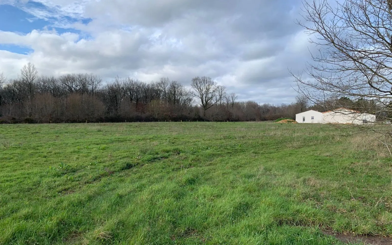 Terrain à bâtir de 420 m2 au prix de 35700 € à LA CHAPELLE-DES-POTS (17) à La Chapelle-des-Pots — photo 1