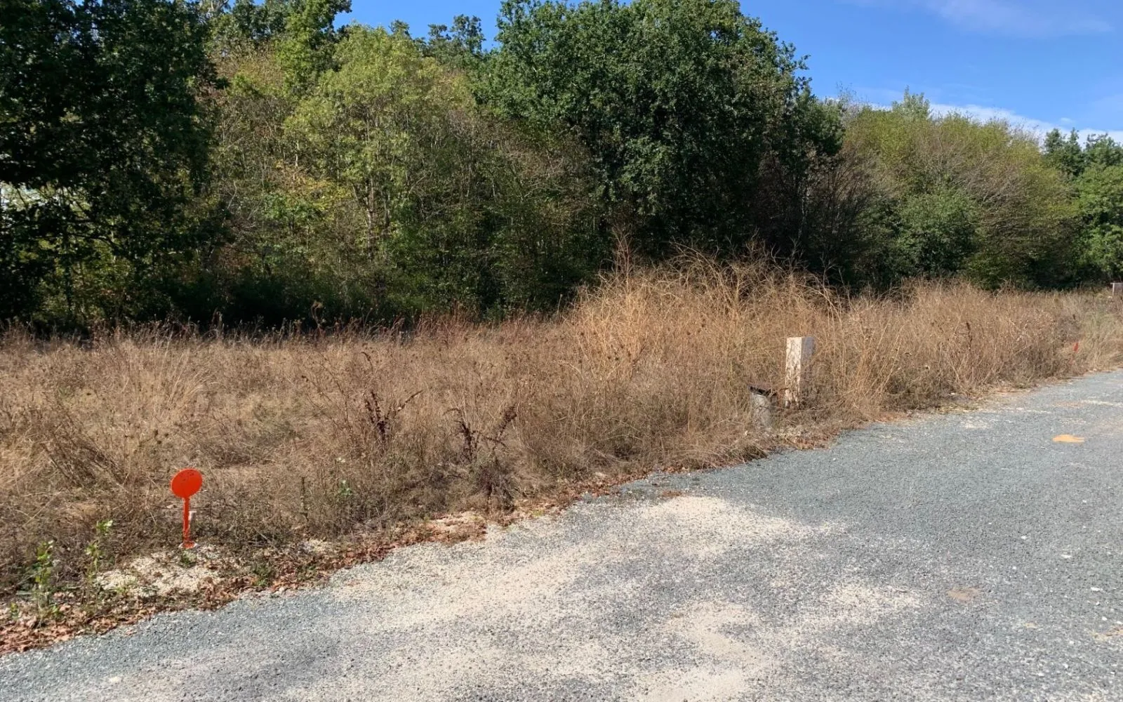 Terrain à bâtir de 866 m2 au prix de 68000 € à FONTCOUVERTE (17) à Fontcouverte — photo 1
