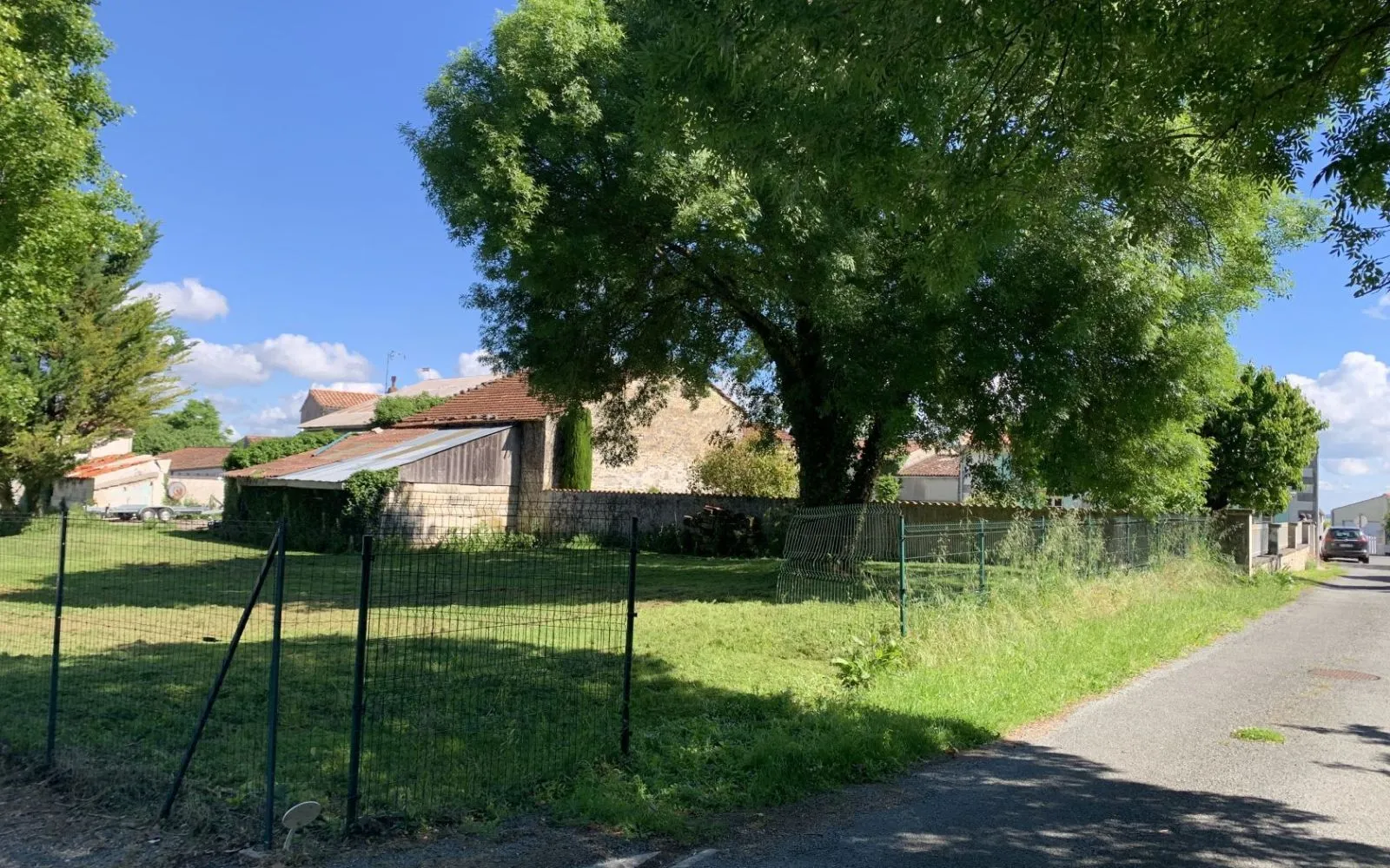 Terrain à bâtir de 470 m2 au prix de 37000 € à PREGUILLAC (17) à Préguillac — photo 1