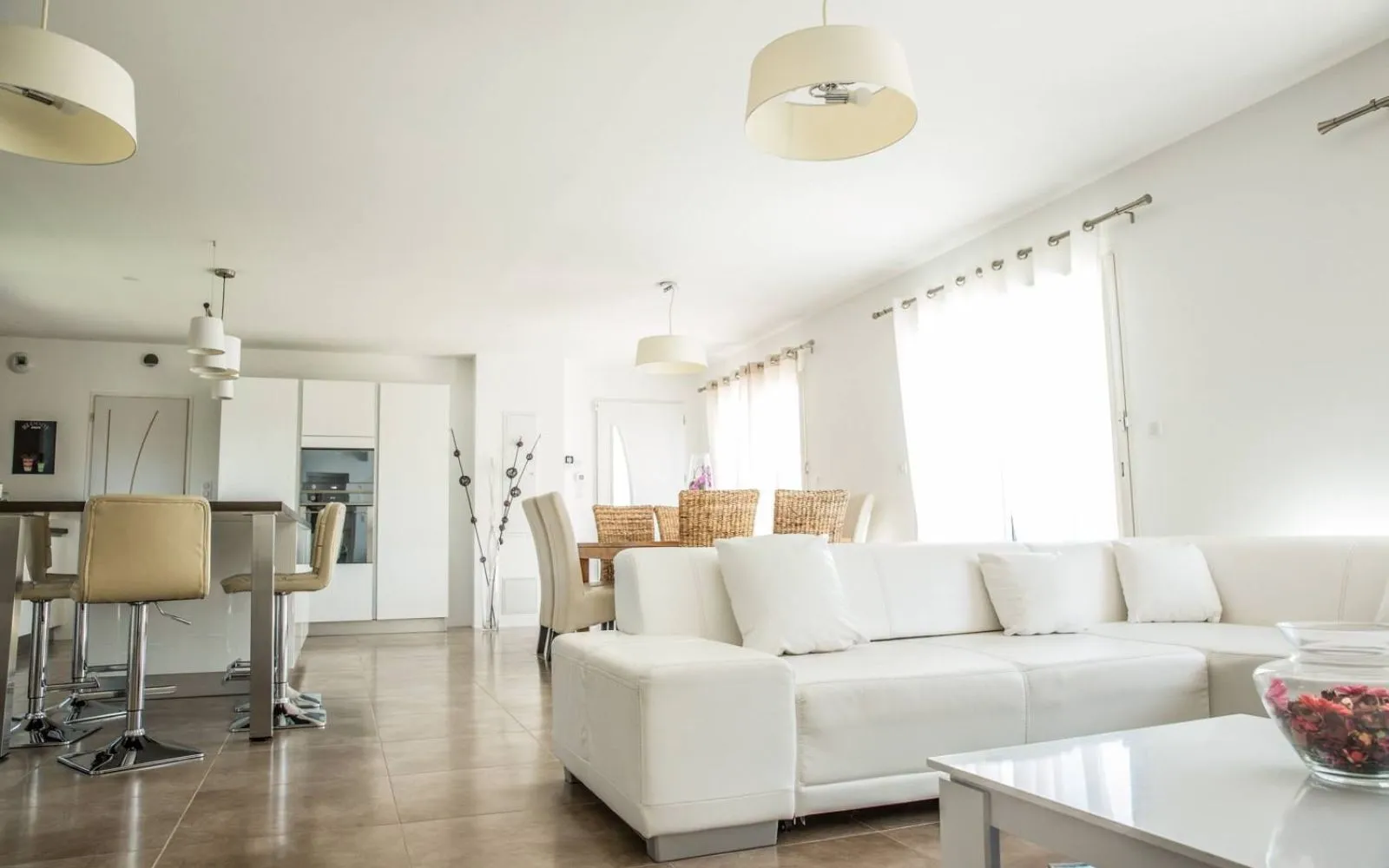 Découvrez cette maison de plain-pied avec son architecture en L de 106 m². à Pélissanne — photo 7