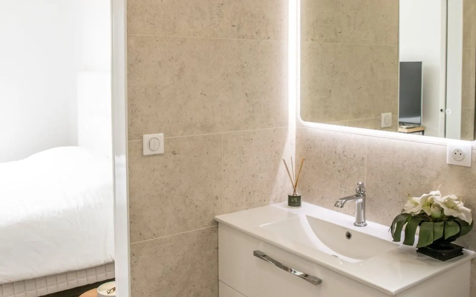 Découvrez cette maison de plain-pied avec son architecture en L de 106 m². à Pélissanne — photo 8