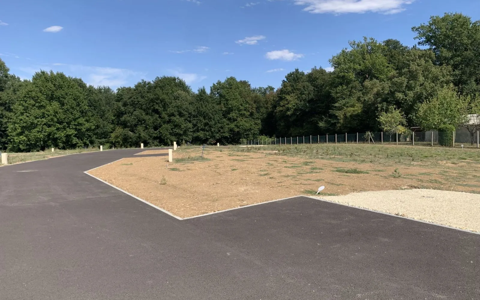 Terrain à bâtir de 426 m2 au prix de 29820 € à SAINT-CESAIRE (17) à Saint-Césaire — photo 1
