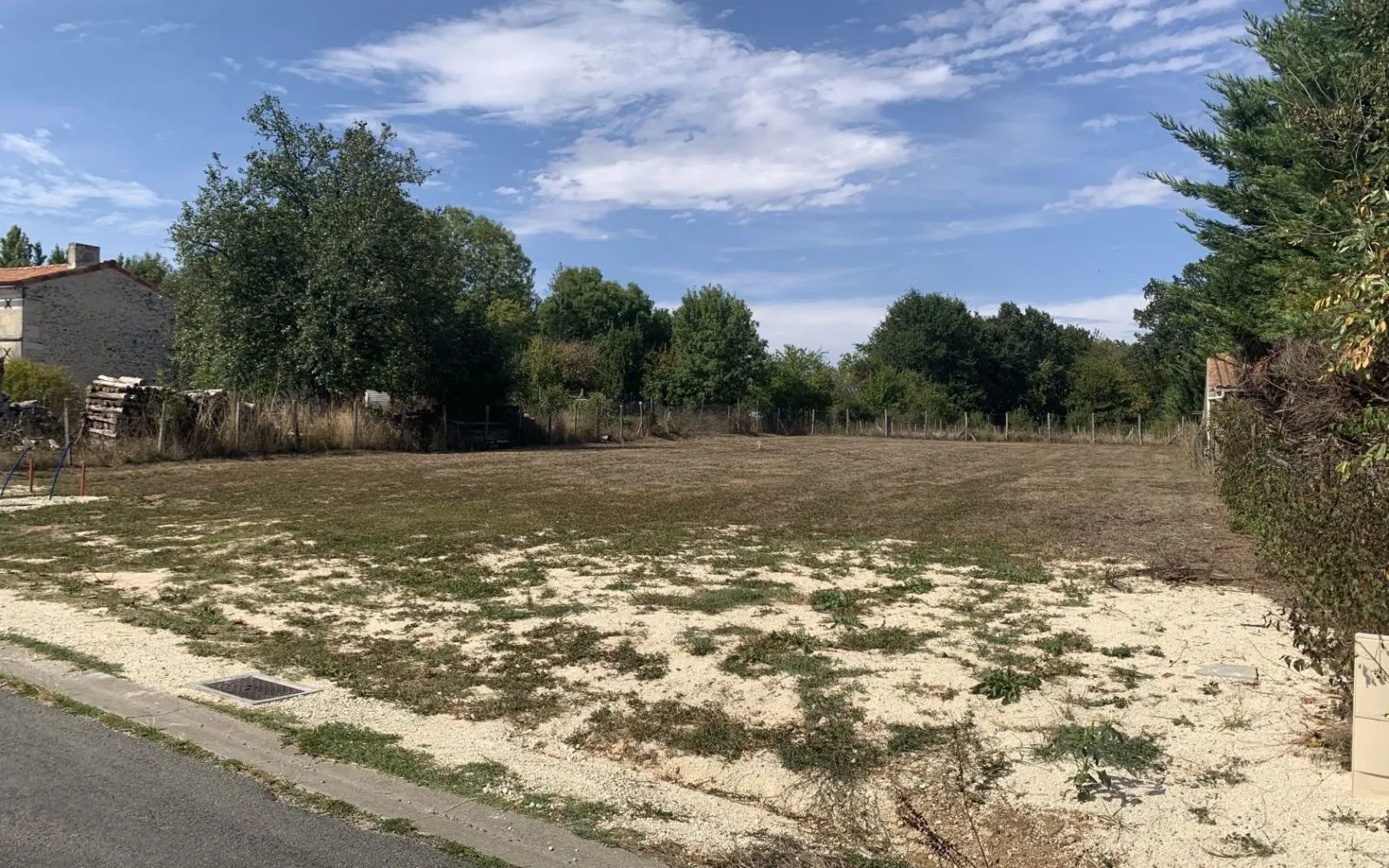 Terrain à bâtir de 460 m2 au prix de 32200 € à SAINT-CESAIRE (17) à Saint-Césaire — photo 1