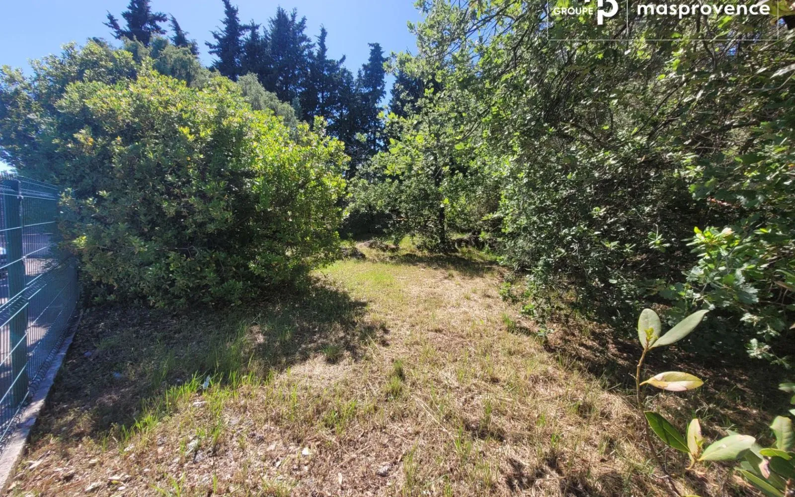 Terrain à bâtir de 640 m² à LA GAUDE (06) à La Gaude — photo 2
