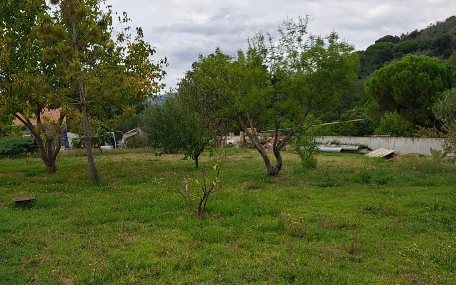 Terrain à bâtir de 1000 m² à LA ROQUETTE-SUR-SIAGNE (06) à La Roquette-sur-Siagne — photo 1