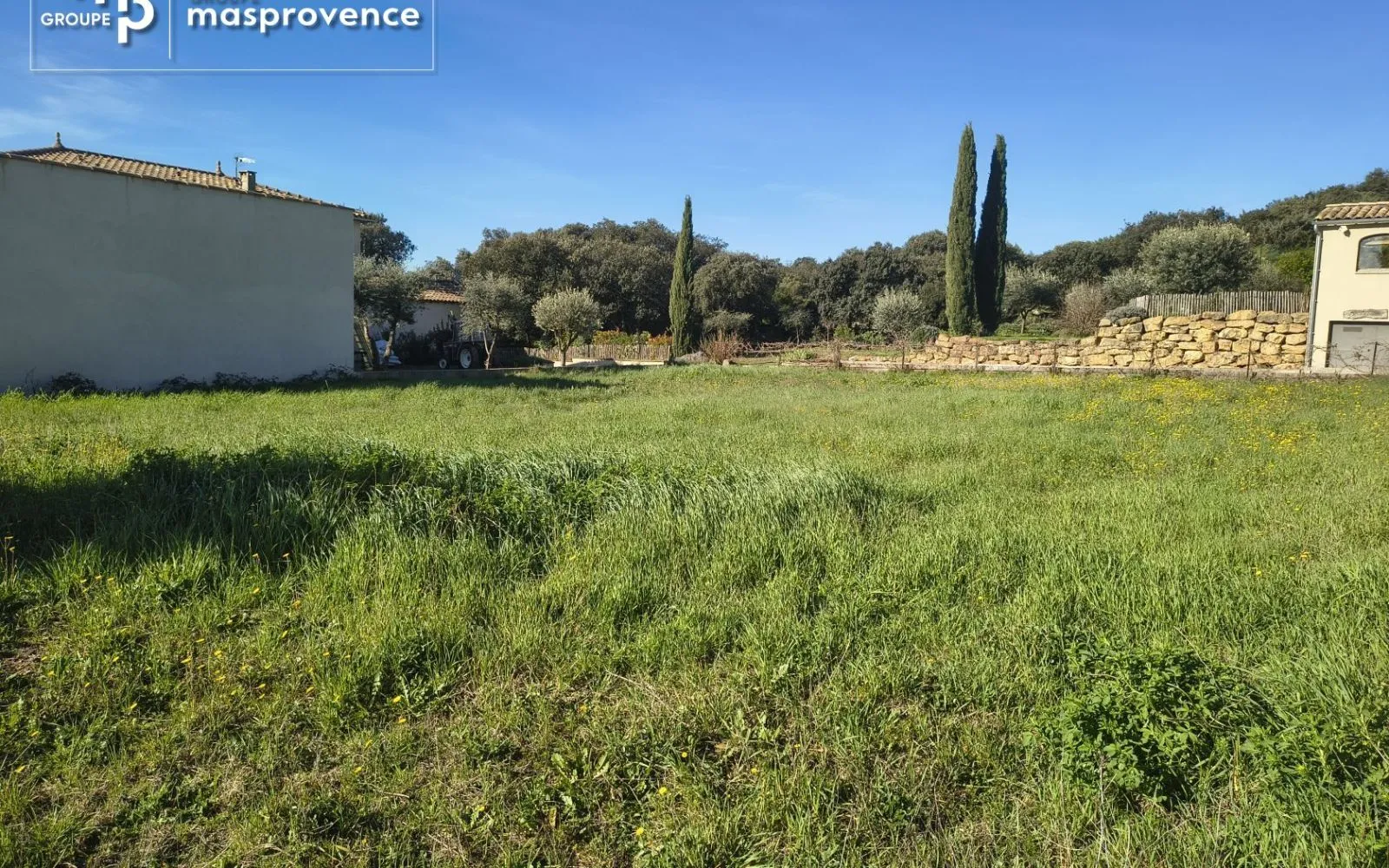 Terrain à bâtir de 700 m² à CASTILLON-DU-GARD (30) à Castillon-du-Gard — photo 1