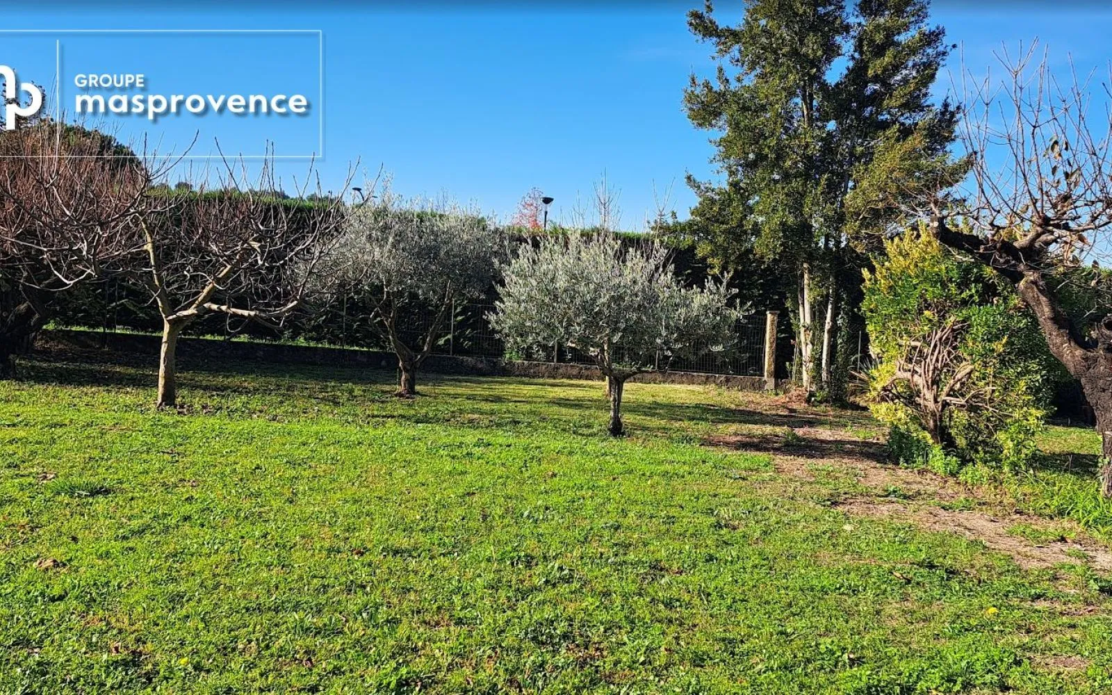 Terrain à bâtir de 658 m² à PERNES-LES-FONTAINES (84) à Pernes-les-Fontaines — photo 1