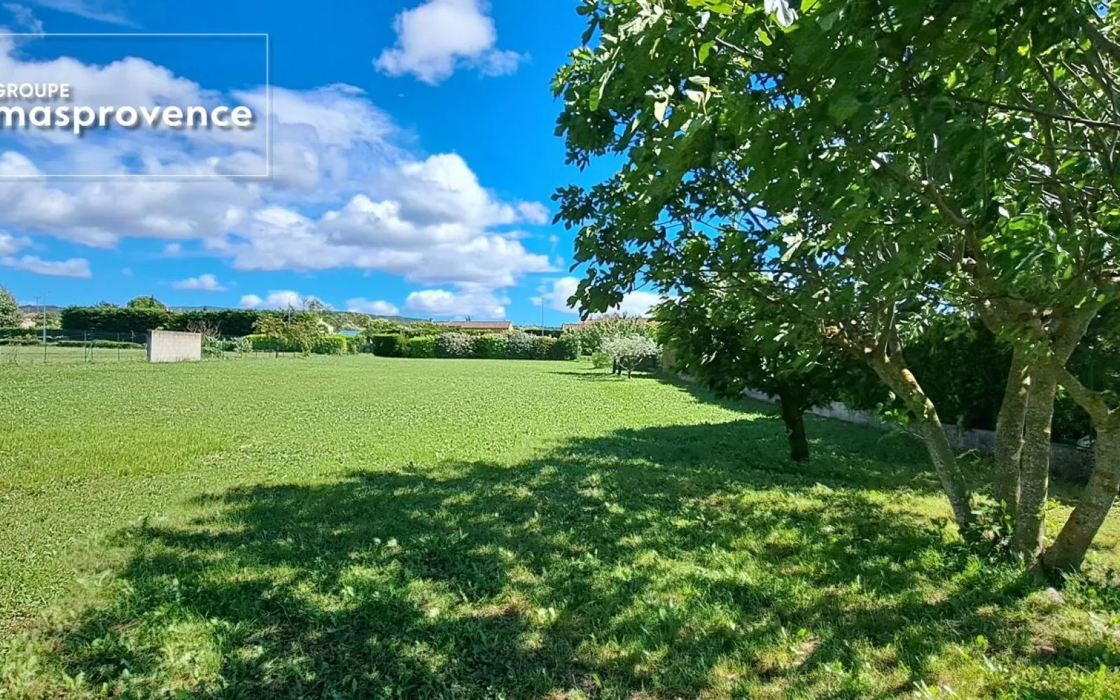 Terrain à bâtir de 1900 m² à PERNES-LES-FONTAINES (84) à Pernes-les-Fontaines — photo 1